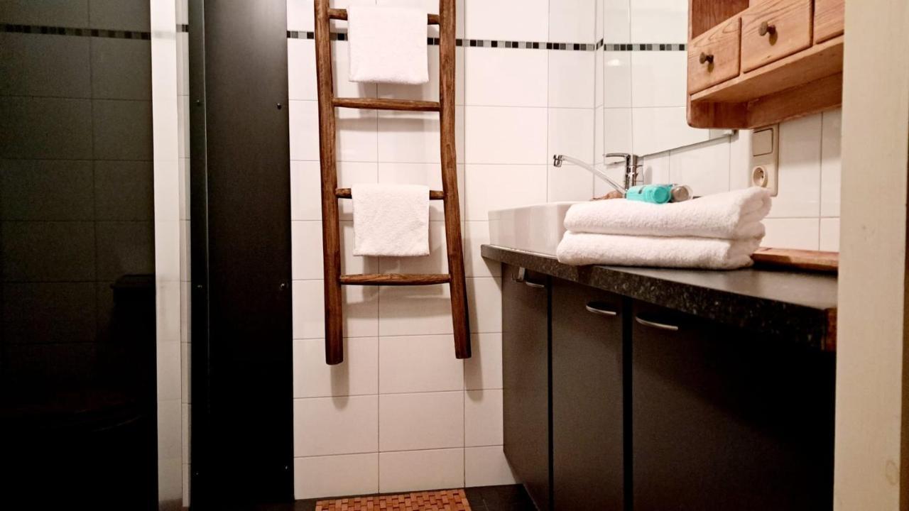 Comfortable Chalet In A Unique Location In Forest Essen Екстериор снимка
